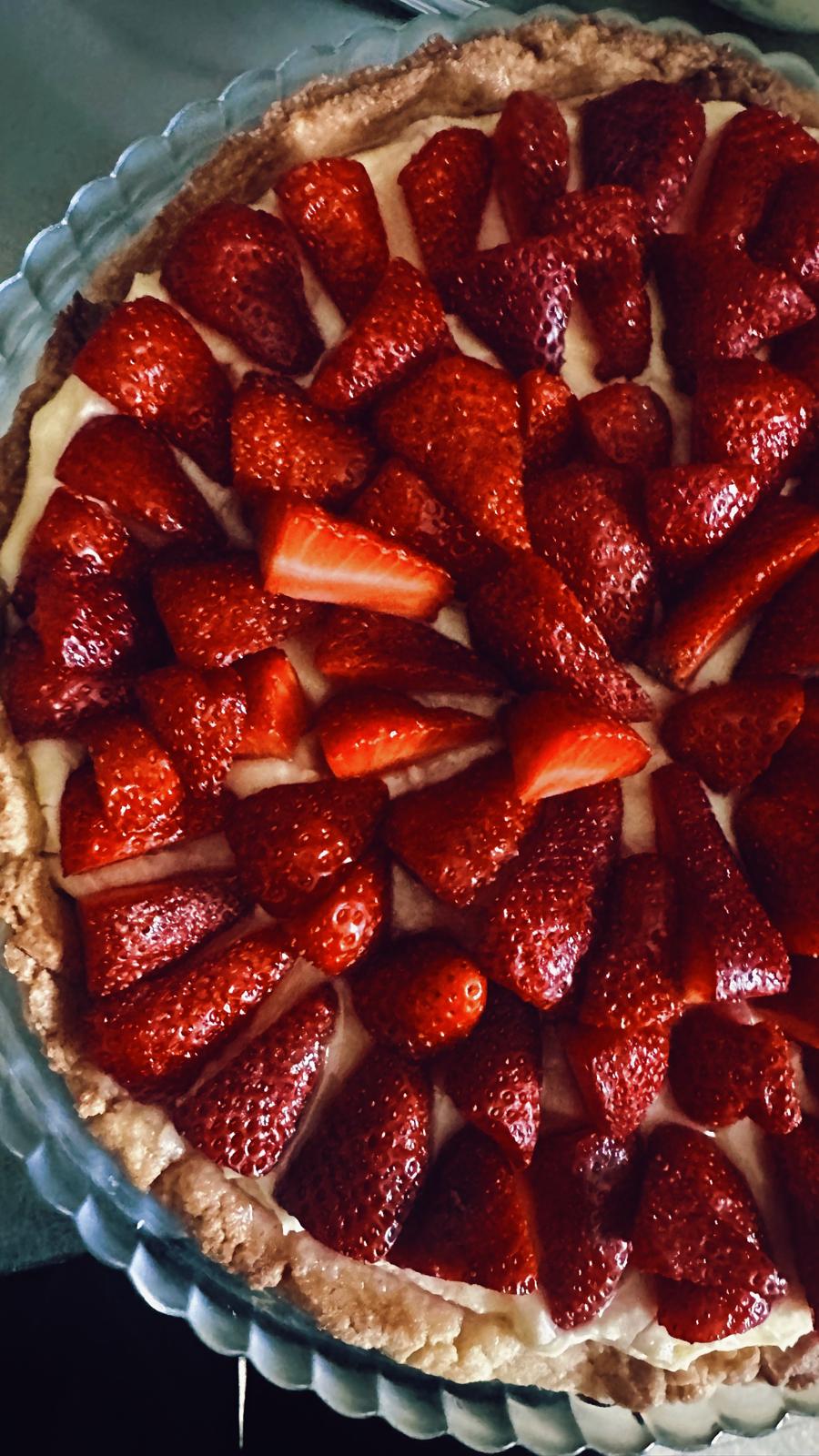 Crostata con crema e fragole fresche