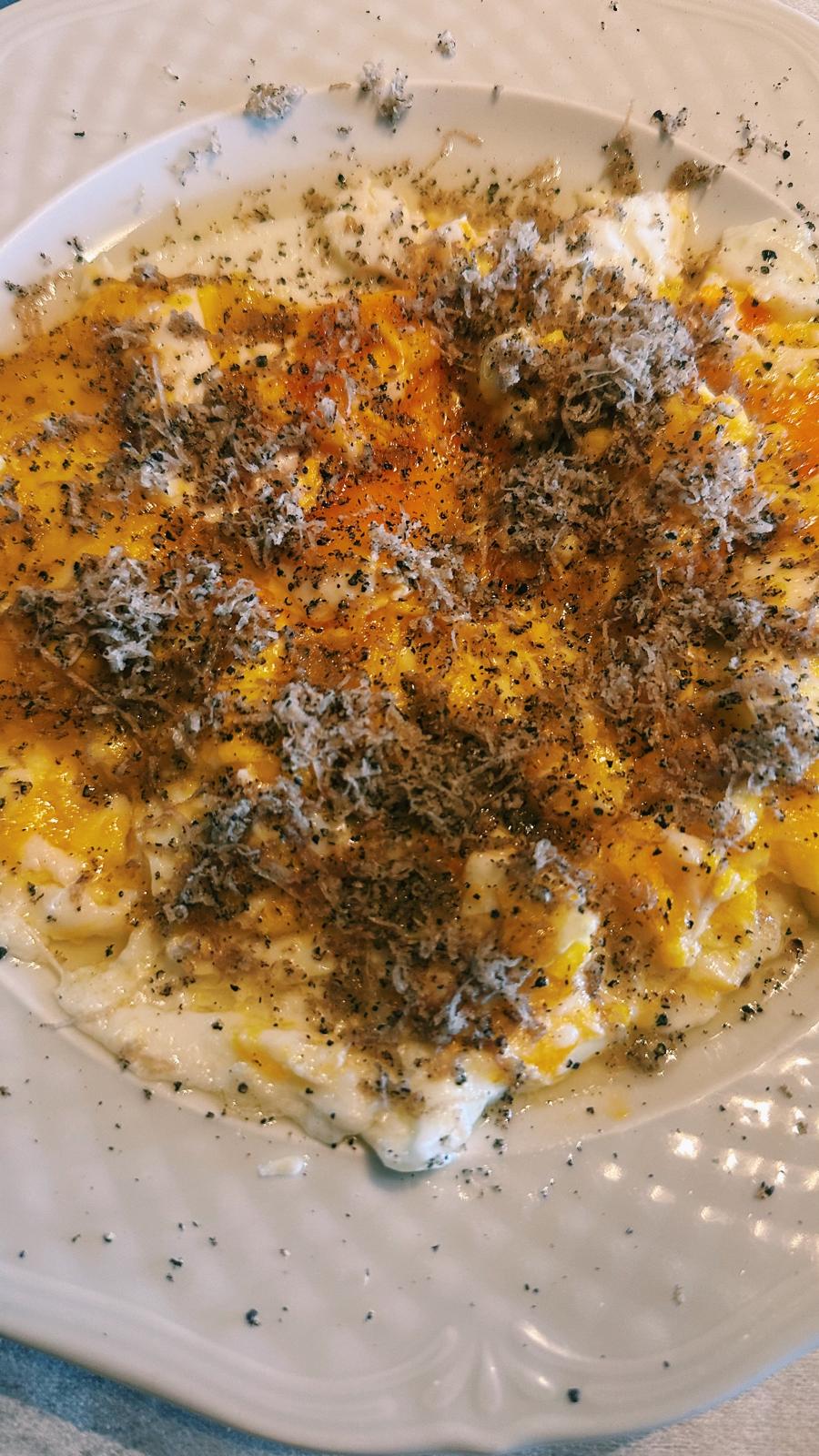 Uova al tartufo, specialità stagionale